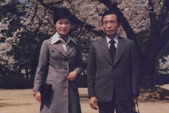 박근혜 전 대통령, 모친 육영수 여사 생가 방문