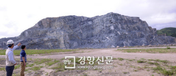 여수 웅천공원내 대형 바위산 4년째 ‘존폐 논란’