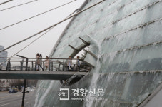 [경향포토]도심 속 폭포