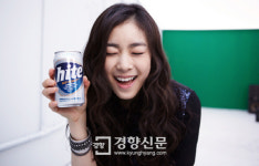 아이유, 소주광고 출연 못하게 되나