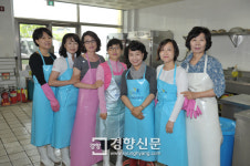 (사)제철복지회 제철소급식소 | 광양제철소 한마음봉사단 소외계층 노인 급식봉사