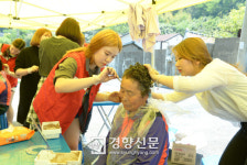 LG화학 여수공장, 경로당 찾아 노인 200명 ‘모발 염색’