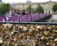 파리 센강에서 철거된 사랑의 자물쇠는 어디로 가게될까