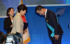 [경향포토]금탑산업훈장 수여받는 경일건설 이종연 대표