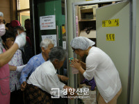 17일 만에 문 연 순천 경로식당…“밥보다 말벗 그리워 한걸음에 달려왔어”
