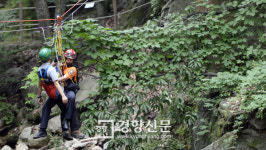 [경향포토]도봉산 산악사고 인명구조 훈련