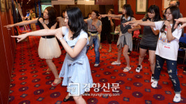 [경향포토]피스앤그린보트,  K-pop J-pop 댄스