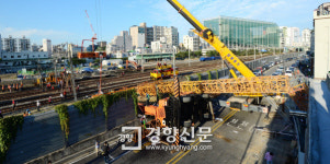 [경향포토]부평역 크레인 사고