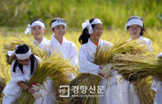 [경향포토]해맑은 어린농부