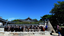 [경향포토]파란 하늘 한옥마을