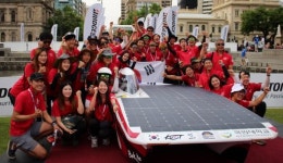 대학생들이 만든 태양광차, 기름 없이 호주 종단