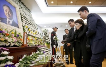 [경향포토]고김영삼전대통령빈소찾은손명순여사