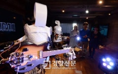 [경향포토]로봇파티, 17일부터 타작마당에서 열려