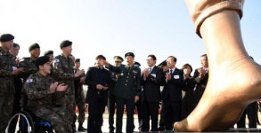 [포토뉴스]‘평화의 발’ 제막식