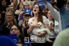 ‘버니를 위한 가슴(?)’... 공공장소 모유수유 논쟁