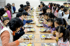 [포토뉴스]친구와 같이 먹는 점심은 즐거워