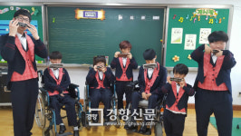 “희망 들이쉬고 열정 내쉬며 하모니카로 세상과 소통해요”