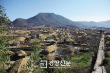 순천 낙안읍성 ‘초가 민박’중국 단체 관광객에 흥미