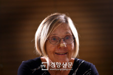 미 육군 대령 출신 평화운동가 앤 라이트 “평화 아닌 전쟁 만드는 세상, 여성들이 연대해서 막아야”