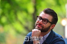 한국 현대시 번역, 해외에 알리는 미국 현대시인 제이크 르빈 “김혜순 시인 같은 독특한 미학, 세계에 없어”