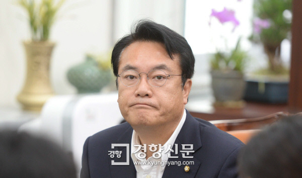 정진석, 국회에서의 대통령 야유는 곤욕 초래 강조