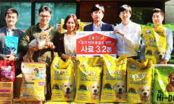 홈플러스, 동물자유연대에 반려동물 사료 3.2t 기부