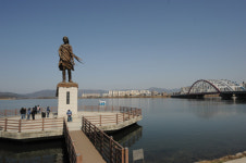 반야월 노래비 저작권 소송전…유족, 춘천시·사천시 등 상대