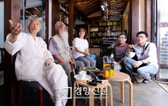 [경향포토]<두 어른>전 기자회견