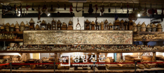 사라지는 옛 것들 한 여인의 손에서 오롯이 되살아나다