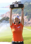 신장암 극복 프로골퍼 이민영…시련 이긴 ‘축배’