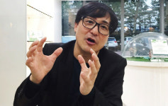 패션 큐레이터 1호 김홍기씨 “옷은 시대정신 보이는 ‘거울’…패션도 사회 위해 무언가 해야”