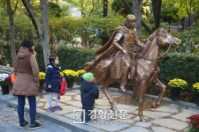 부천에 ‘독고탁’ 등 만화캐릭터 한 곳에…‘숲속 만화로’ 탄생
