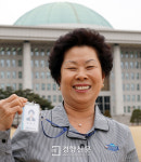 “이젠 국회 정규직…용역회사 횡포 벗어나 기뻐” 김영숙 국회 환경노동조합 위원장