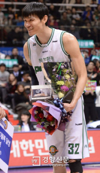 프로농구 김주성 선수 아시안게임 금메달 연금 장애아동에게 기부