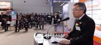 [경향포토]경향 부동산페어 축사하는 경향신문 이동현 사장