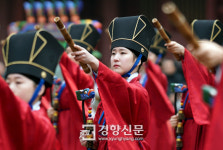 [경향포토]춘기석전제 일무(佾舞) 춤사위