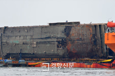 [경향포토]완전 부상한 세월호