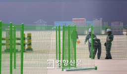 [경향포토]세월호가 옮겨지는 목포신항