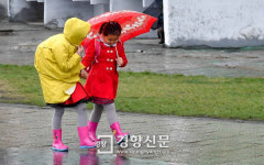 [경향포토]등교하는 평양 어린이