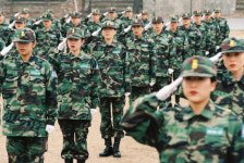 여성 45% “취업 위해 군대 갈 수 있다”