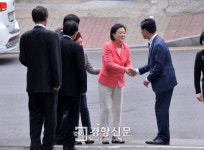 [경향포토]대한노인회 찾은 문재인 대선후보 부인 김정숙씨