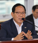 ‘산단개발 편의제공’ 함안군수 거액 뇌물수수 혐의 구속