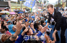 [경향포토]남포동 비 사이로
