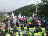 “소성리 마을회관 못 지나간다”···사드 찬반 단체 성주골프장 인근서 강대강 대치