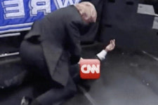CNN과 레슬링...트럼프의 도를 넘은 언론 공격