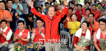 [한국당 전당대회]홍준표 자유한국당 대표 “지방선거 전 바른정당 흡수…핵심 친박, 당 전면에 못 나설 것”