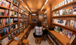 미스터리하고 수상한, 설렘이 필요한 당신을 위한 ‘동네책방’