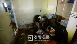 수해 복구 작업 한창인 청주 복대동 주민들[포토 뉴스]