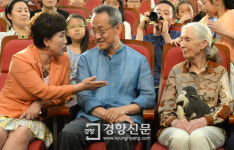 침팬지 할머니 제인 구달박사 -전혜숙 의원 대화[경향포토]