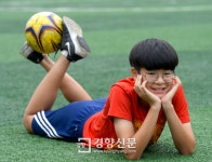 17경기 51골 ‘12살 소녀 득점왕’…“네이마르 드리블 공부 중”